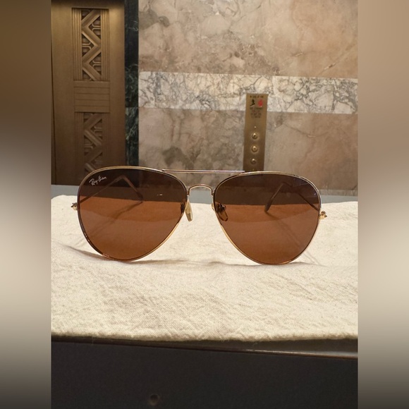 Ray-Ban Lightweight Aviator Sunglassesss
